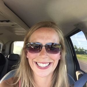 Meet your Posher, Elizabeth